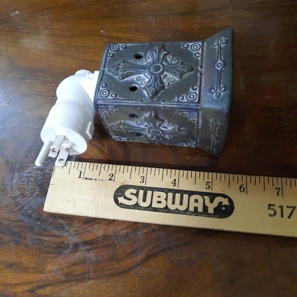 Scentsy Charity Cross Retired Plug In Electric Wax Warmer - Picture 4 of 4